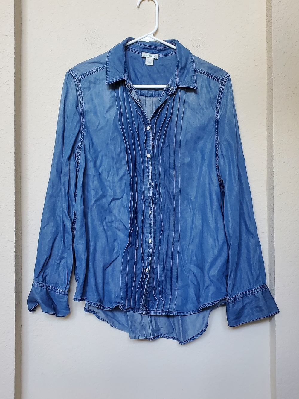 Sundance Blue Pintuck Button-Down Shirt. Size Large